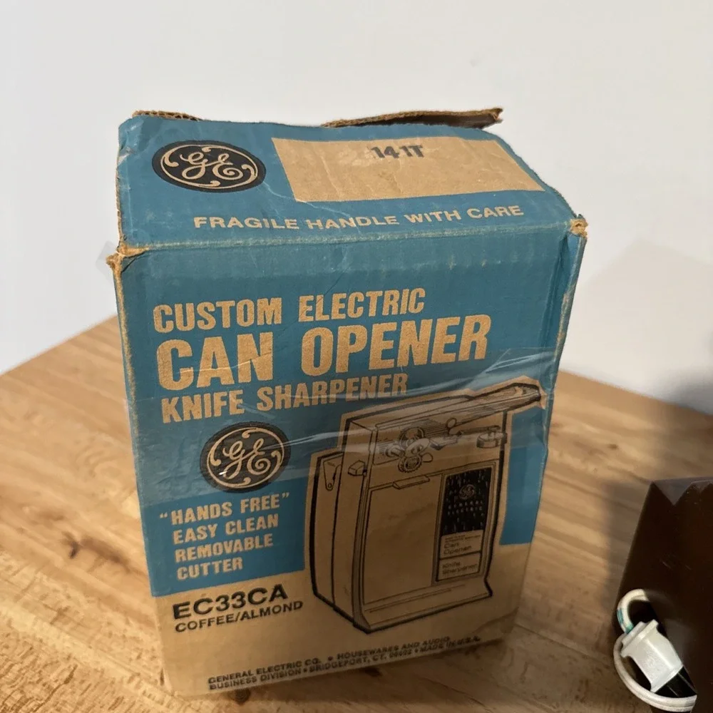 VTG Original Box General Electric GE Electric Can Opener EC33CA Coffee Almond